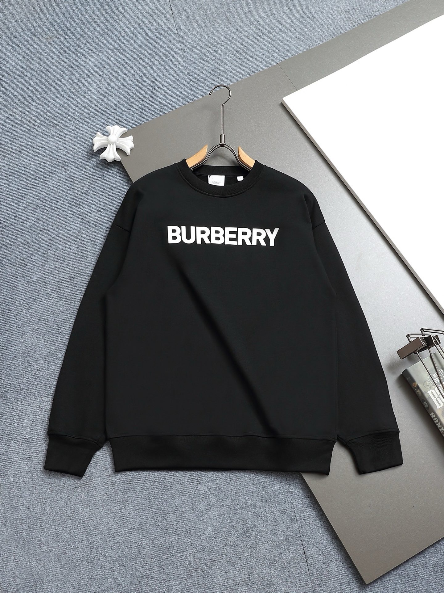 【BURBERRY】プリント長袖 T シャツ