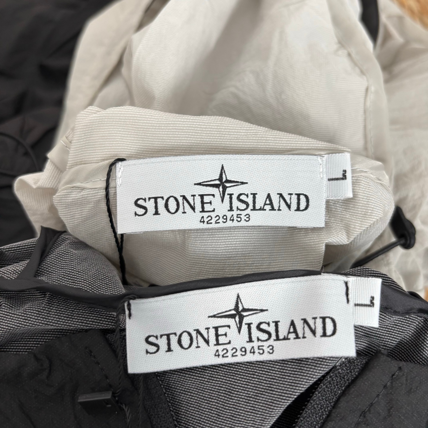 【STONE ISLAND】UV カットパーカー