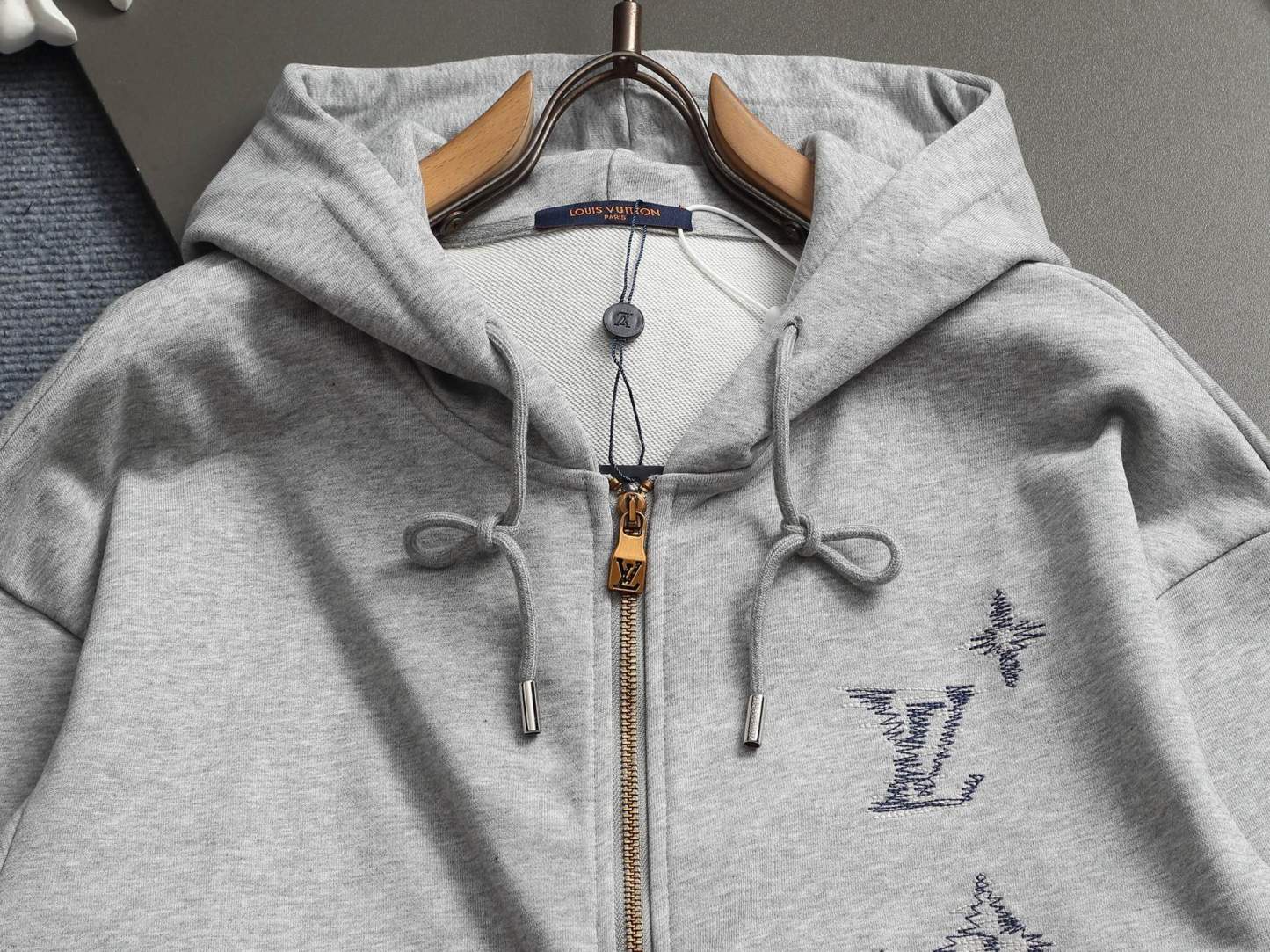【LOUIS VUITTON】バーバリー パーカー