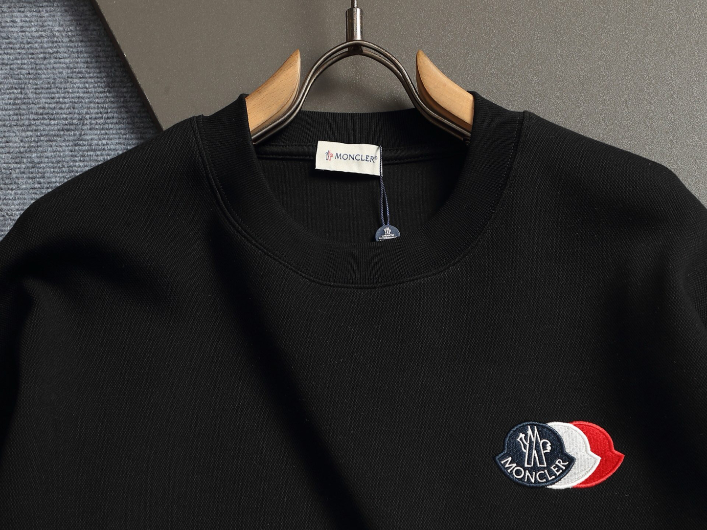 【MONCLER】刺繍長袖 T シャツ