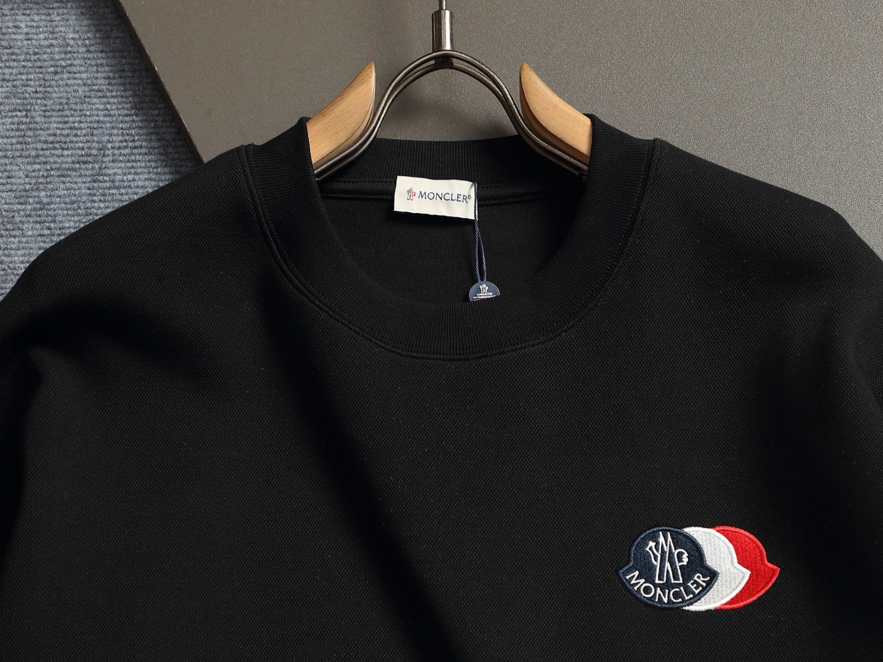 【MONCLER】刺繍長袖 T シャツ