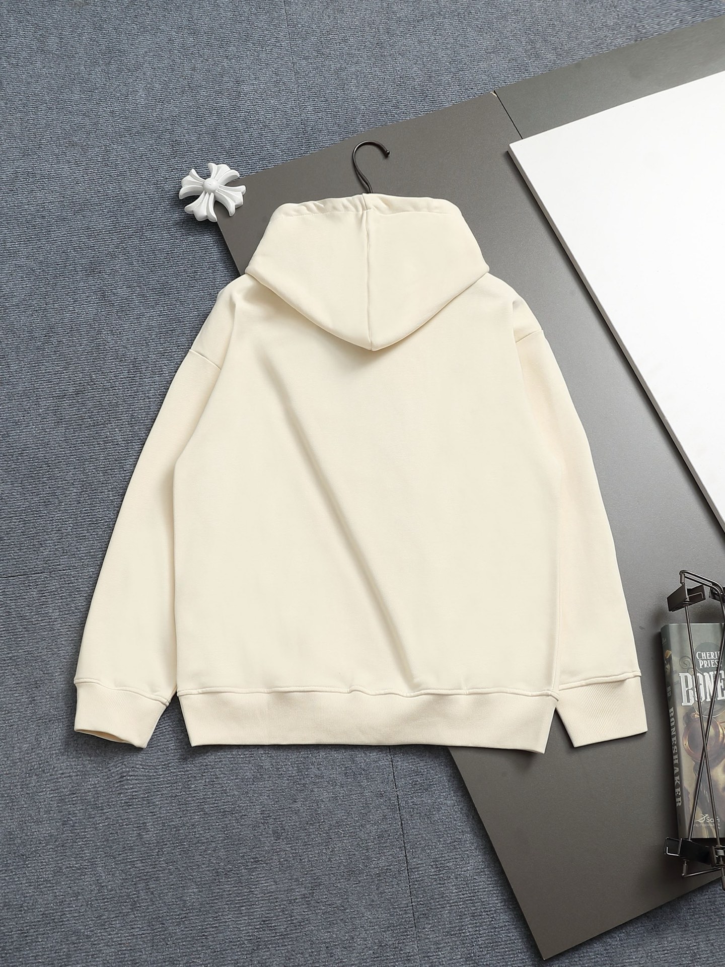 【LOUIS VUITTON】ルイヴィトン 刺繍パーカー