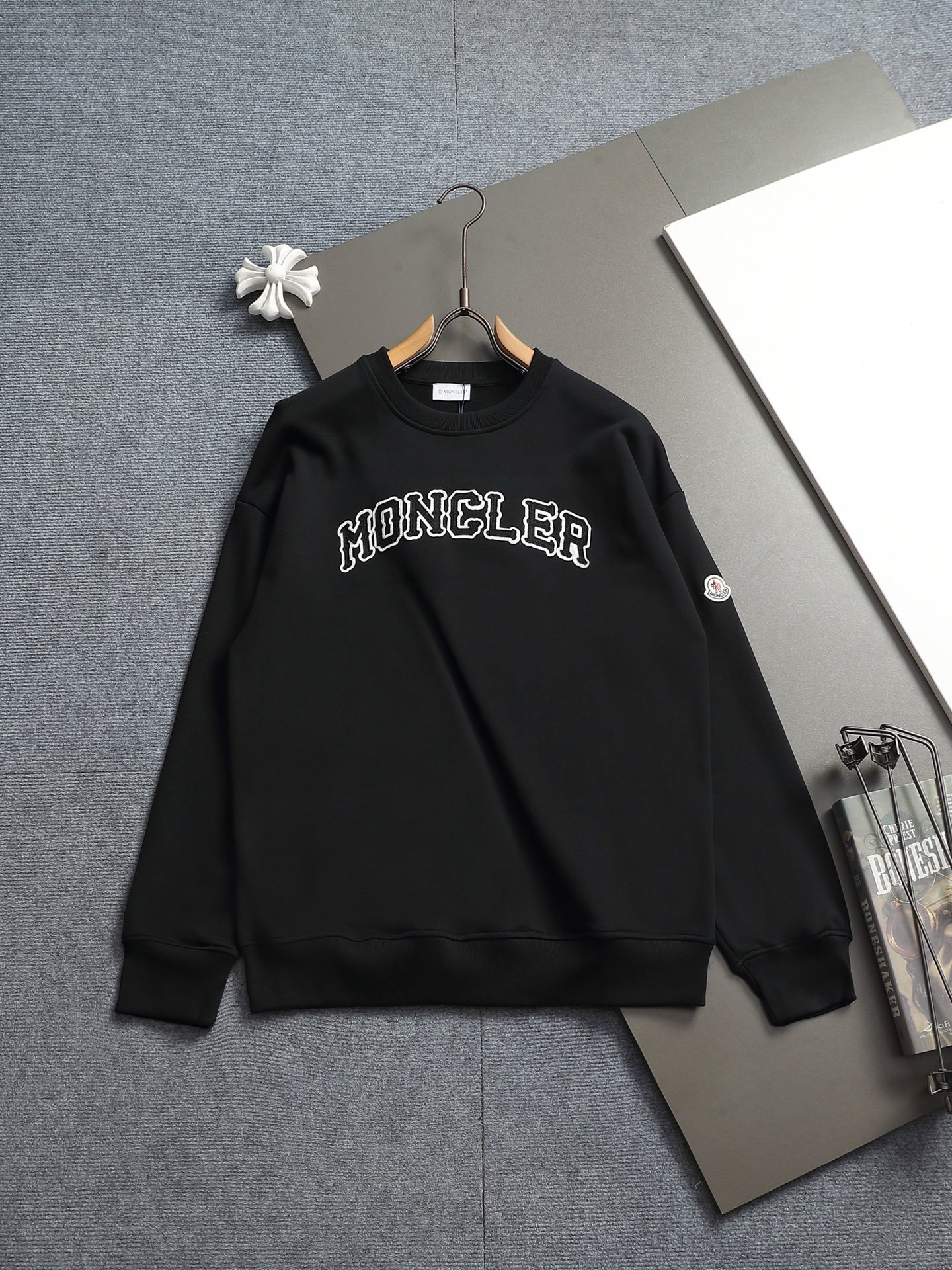 【MONCLER】刺繍長袖 T シャツ