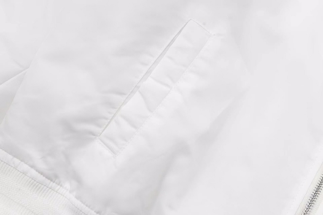 【DIOR公式旗艦店】ディオール ジャケット 綿入り ご好評に付き再入荷！