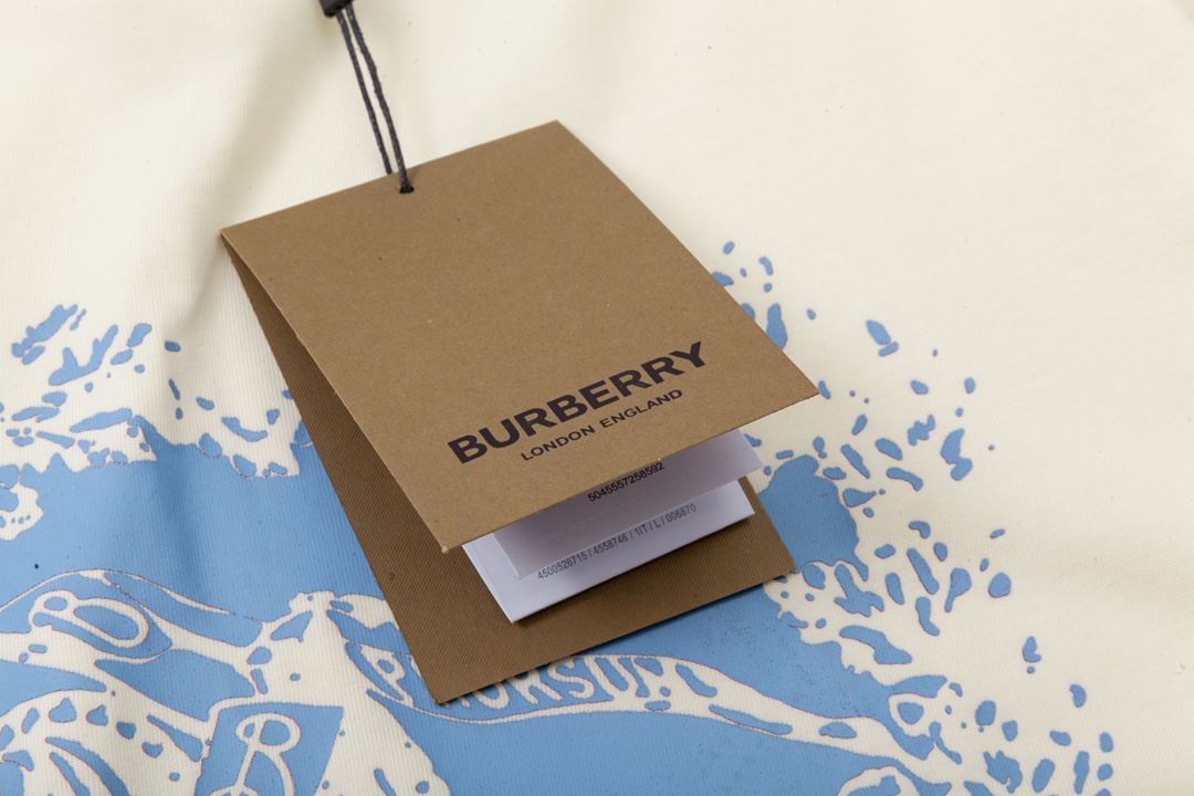【BURBERRY旗艦店】バーバリー 半袖Tシャツ ご好評に付き再入荷！