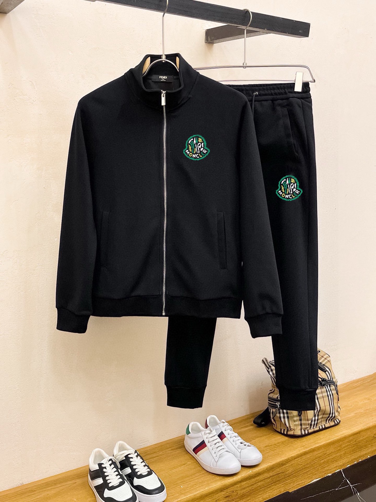 【MONCLER旗艦店】モンクレール 上下セット セットアップ ご好評に付き再入荷！