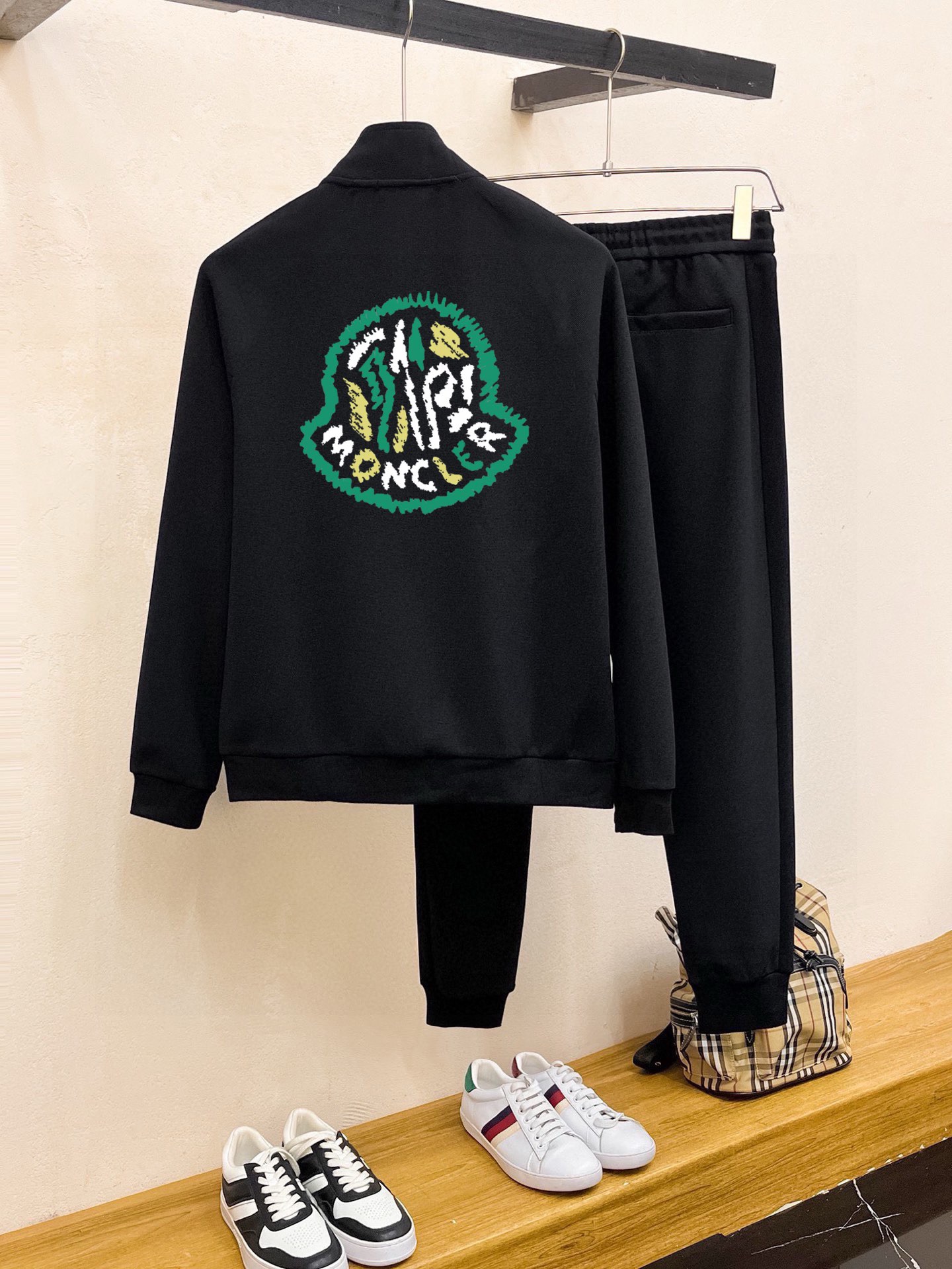 【MONCLER旗艦店】モンクレール 上下セット セットアップ ご好評に付き再入荷！