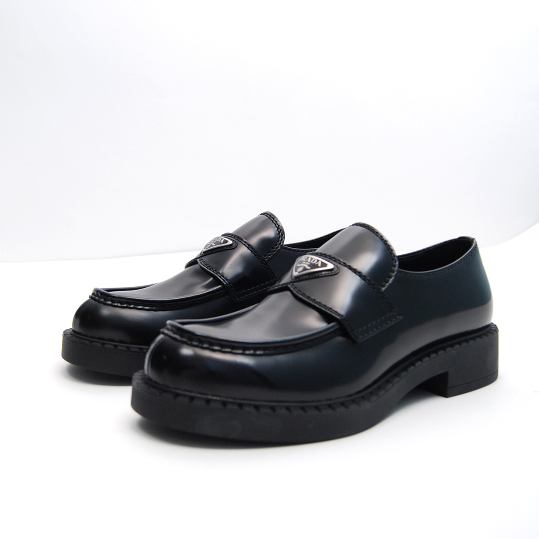 PRADA プラダ トライアングルロゴ レザーローファー レディース ブラック