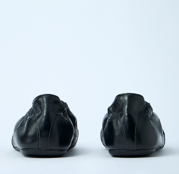 おすすめ☆大人気【PRADA】 Collapse レザースニーカー