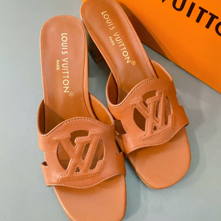 【快適さ×高級感】Louis Vuitton LV イゾラ フラットミュール