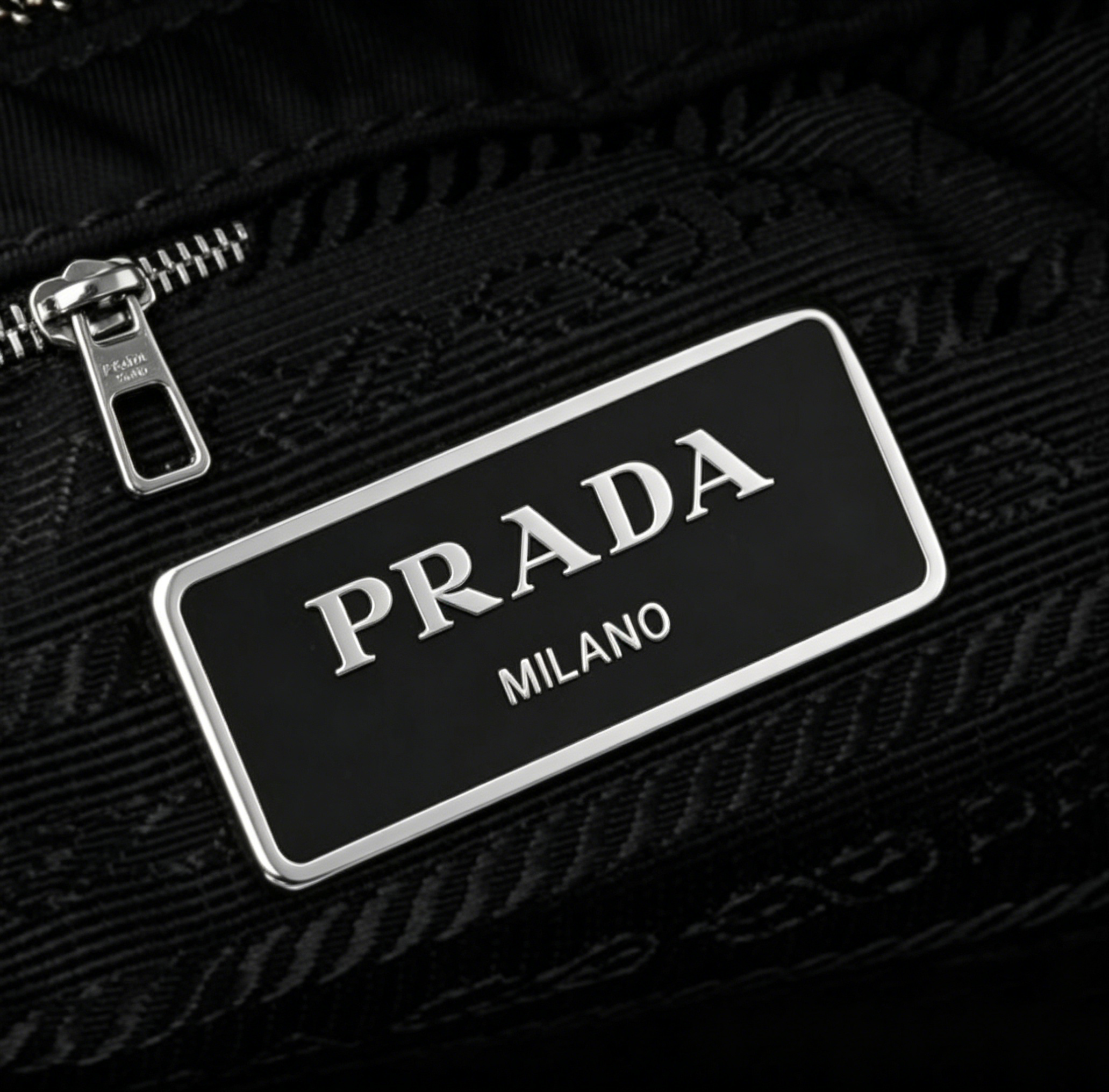 送料関税込☆PRADA パデッド Re-Nylon トート ショルダーバッグ