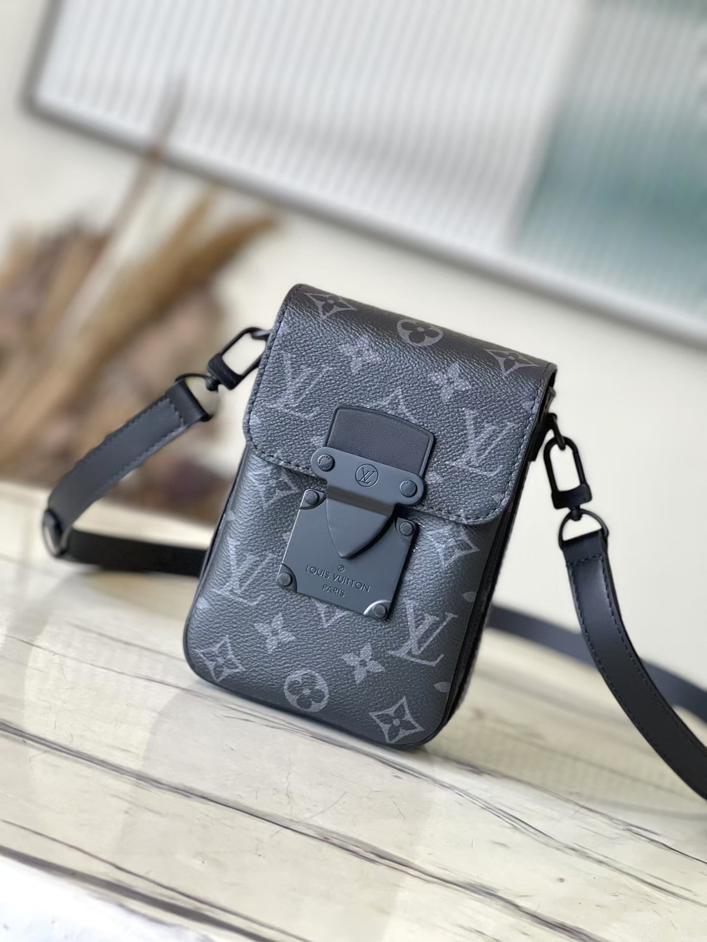 LOUIS VUITTON★S-LOCK VERTICAL ★ ショルダーバッグ-BRAND OFF