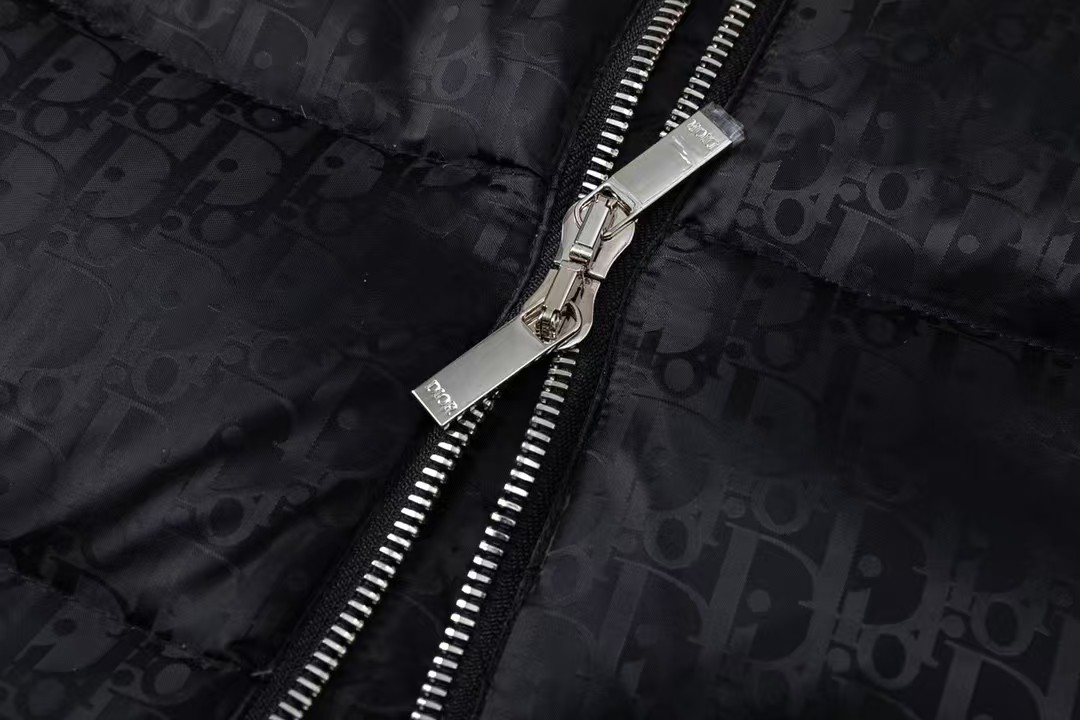 【DIOR公式 旗艦店】（ディオール ） ダウンジャケット、ご好評に付き再入荷！-BRAND OFF