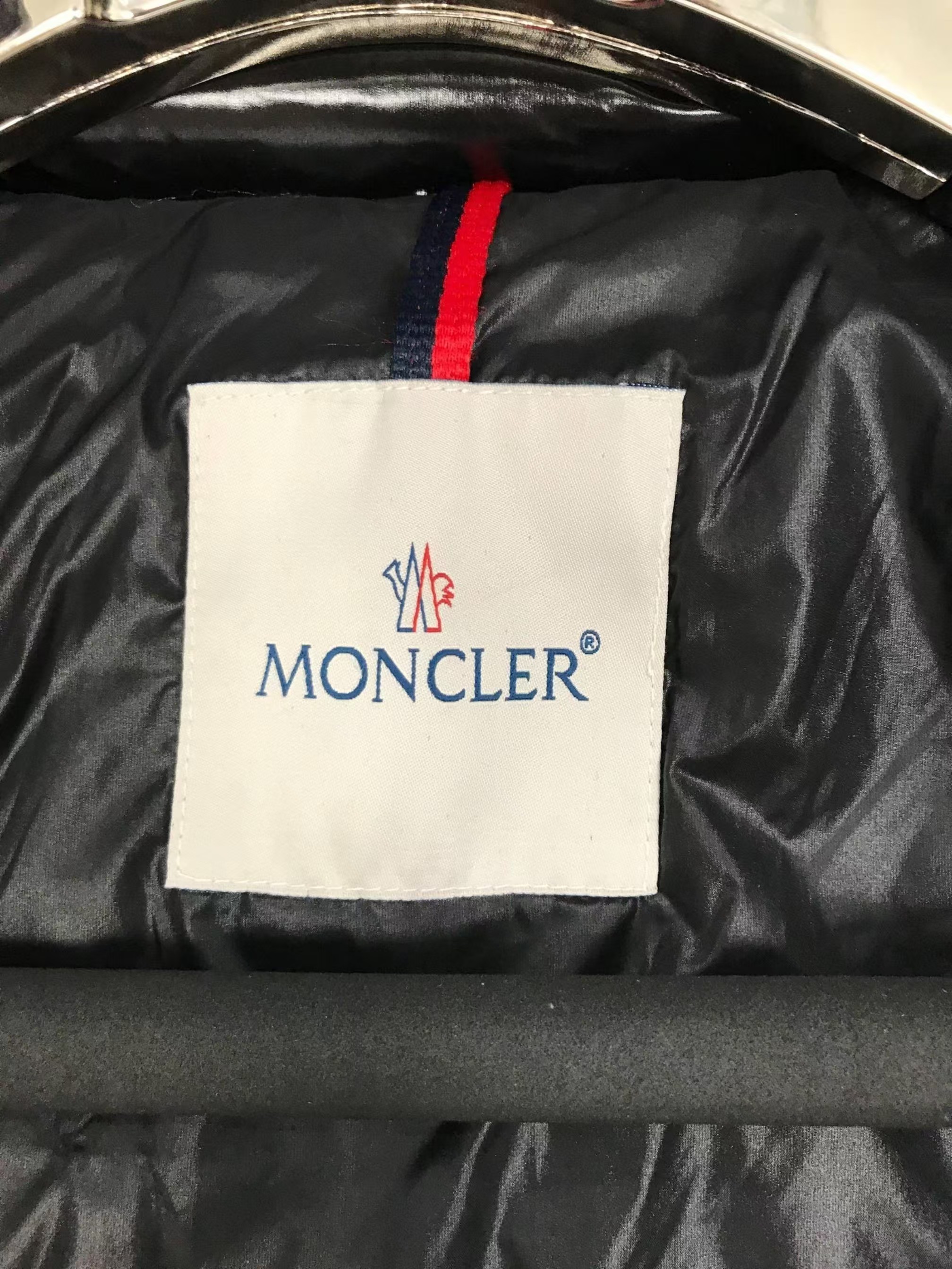 【Moncler全国送料無料】【即日出荷】新作数量限定予行販売モンクレールダウンジャケット