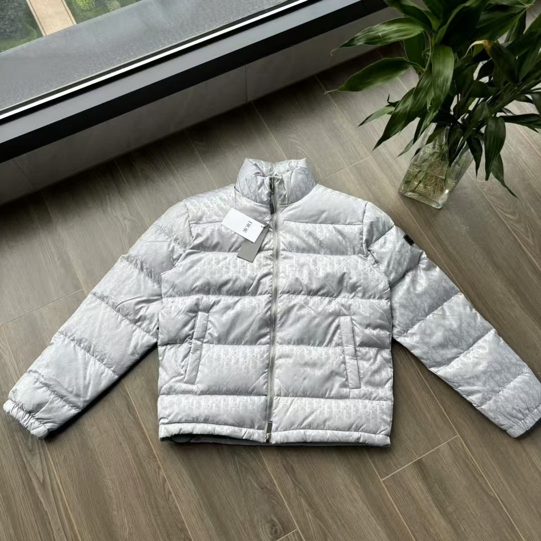 【DIOR公式 旗艦店】（ディオール ） ダウンジャケット、ご好評に付き再入荷！-BRAND OFF