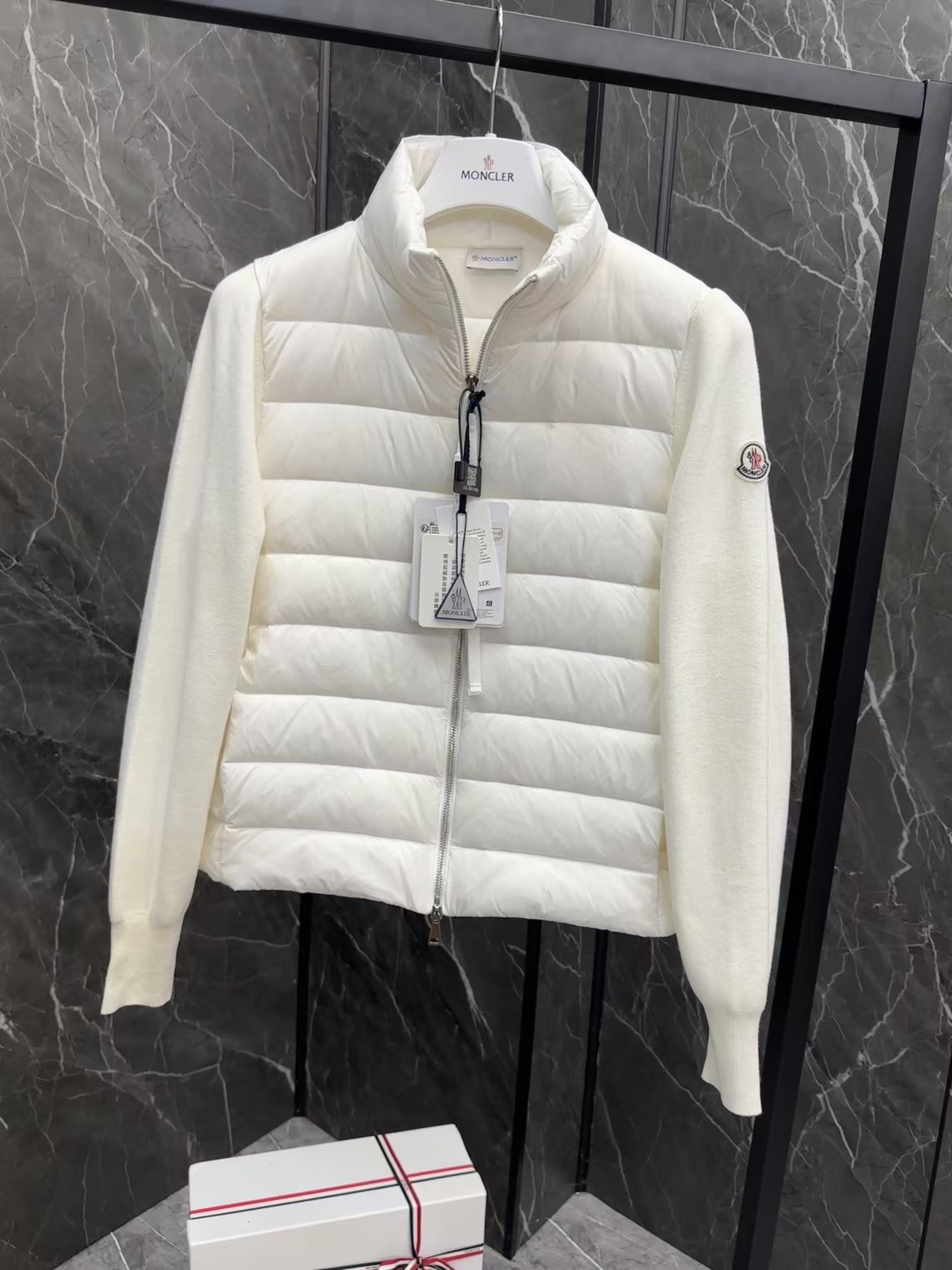 【MONCLER全国送料無料】新作数量限定予行販売モンクレールダウンジャケット-BRAND OFF