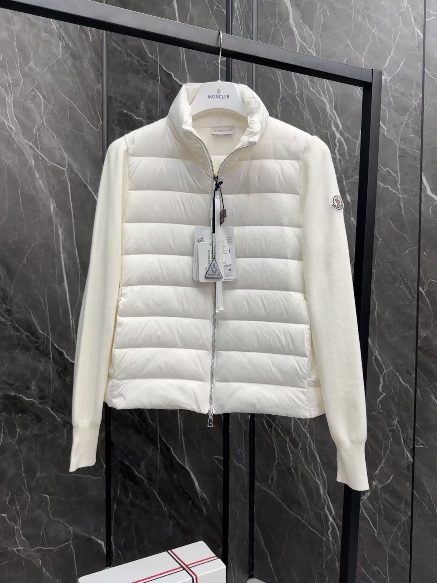 【MONCLER全国送料無料】新作数量限定予行販売モンクレールダウンジャケット-BRAND OFF