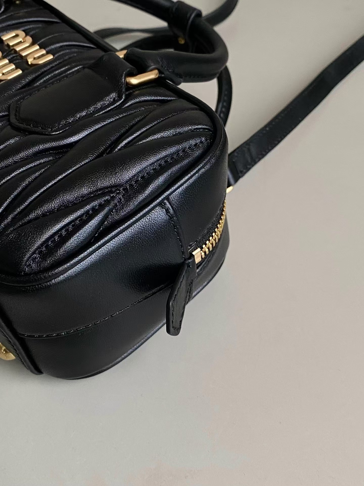 【MIU MIU公式旗艦店】レディースバッグ 22*10.5*7.5CM-BRAND OFF