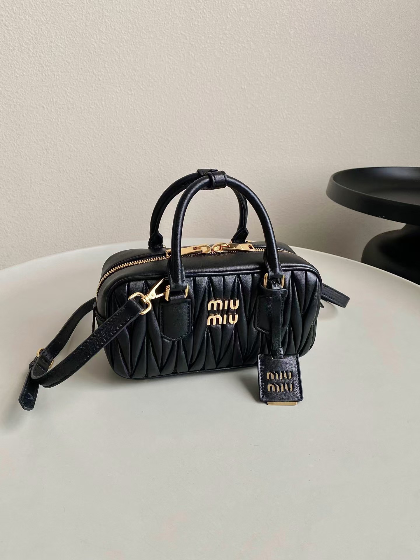 【MIU MIU公式旗艦店】レディースバッグ 22*10.5*7.5CM-BRAND OFF