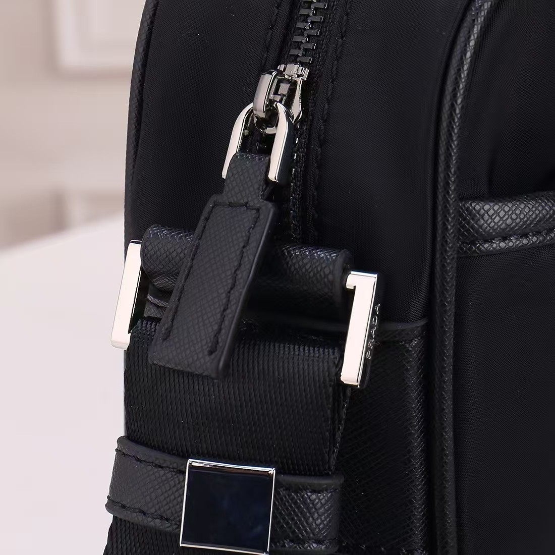 【PRADA 公式旗艦店】プラダ  当日出荷 好評に付き再入荷！23*16*7CM-BRAND OFF