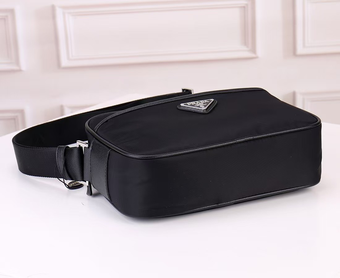 【PRADA 公式旗艦店】プラダ  当日出荷 好評に付き再入荷！23*16*7CM-BRAND OFF