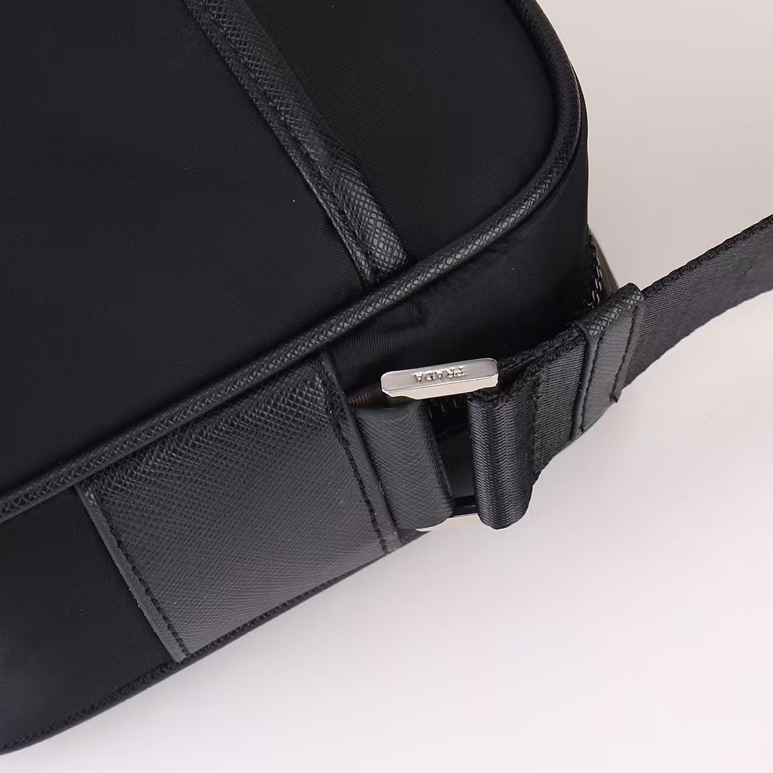 【PRADA 公式旗艦店】プラダ  当日出荷 好評に付き再入荷！23*16*7CM-BRAND OFF