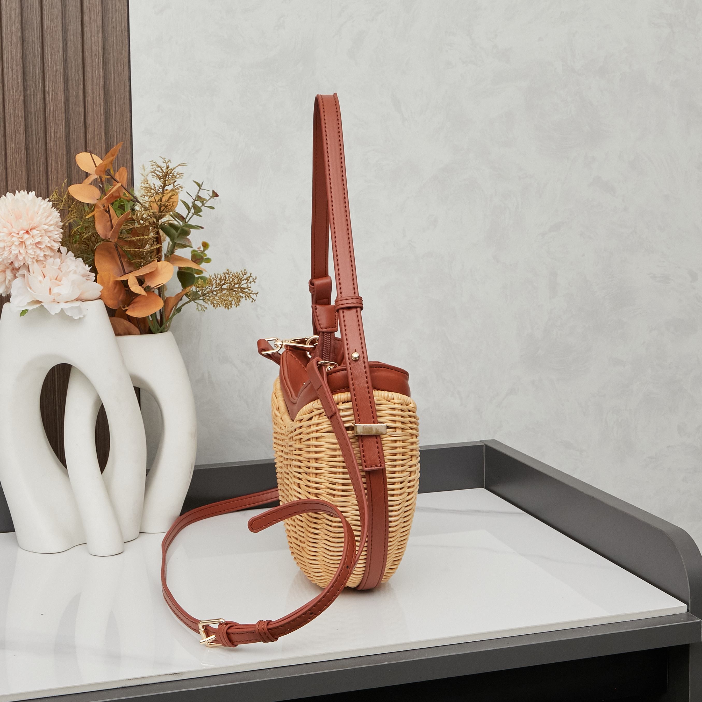 【PRADA旗艦店】プラダ 編みバッグ ハンドバッグ 25*15*7CM-BRAND OFF