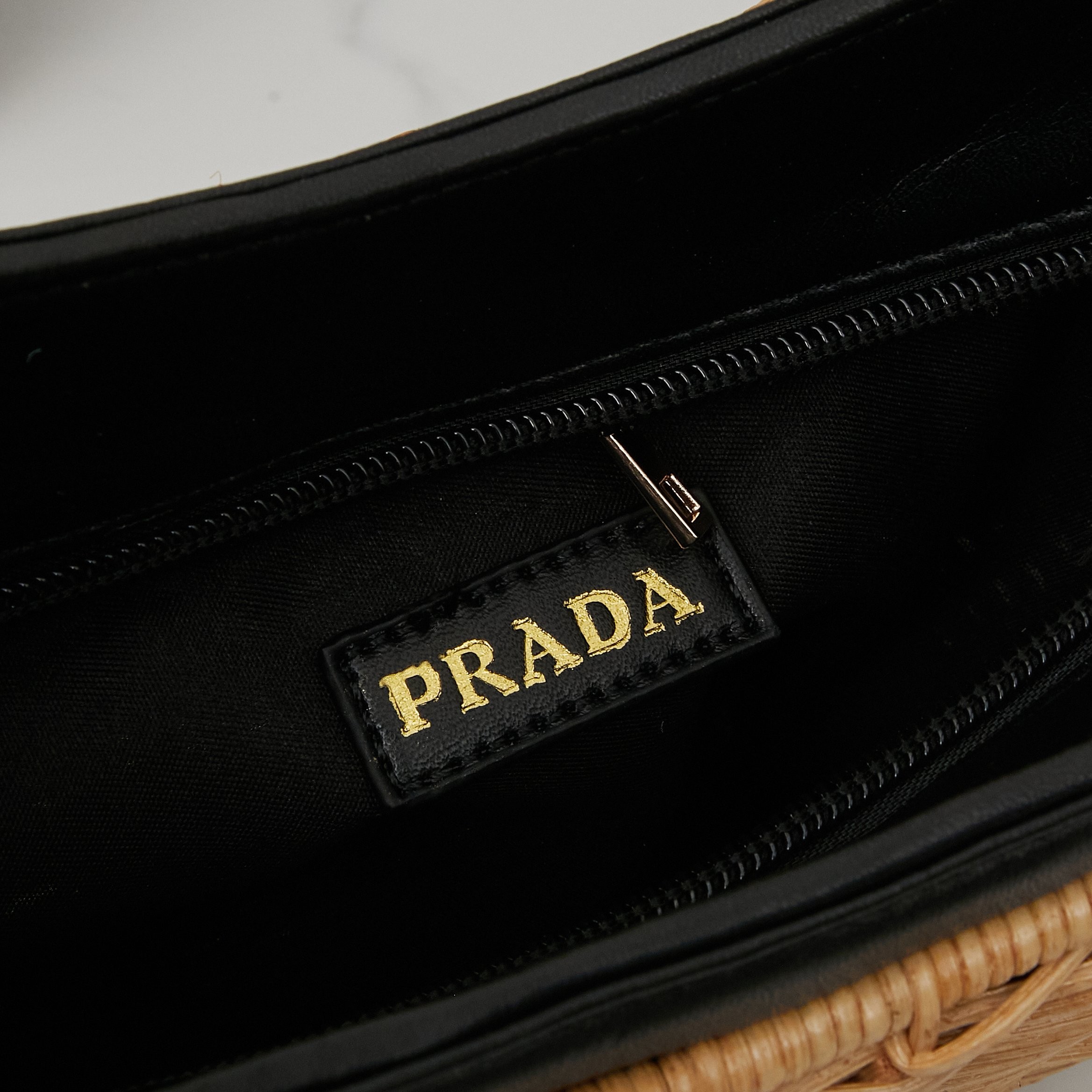 【PRADA旗艦店】プラダ 編みバッグ ハンドバッグ 25*15*7CM-BRAND OFF