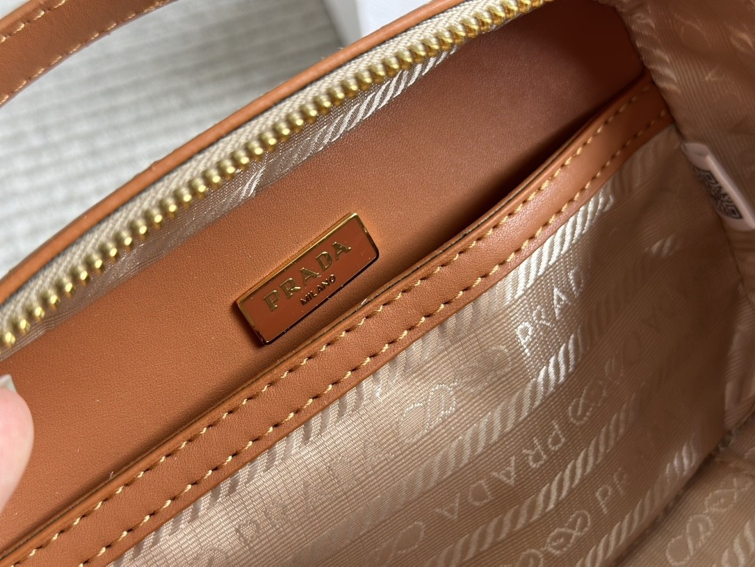 【PRADA旗艦店】プラダ わら編みバッグ カメラバッグ 18*12CM-BRAND OFF