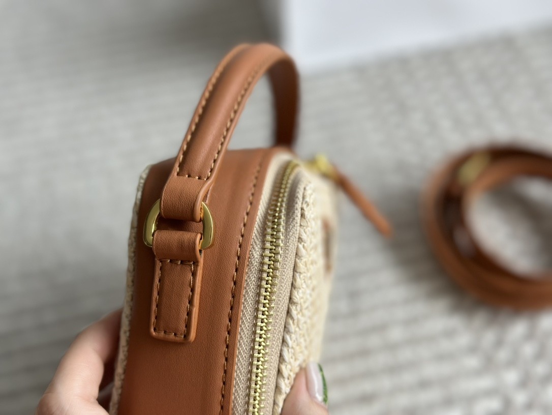 【PRADA旗艦店】プラダ わら編みバッグ カメラバッグ 18*12CM-BRAND OFF