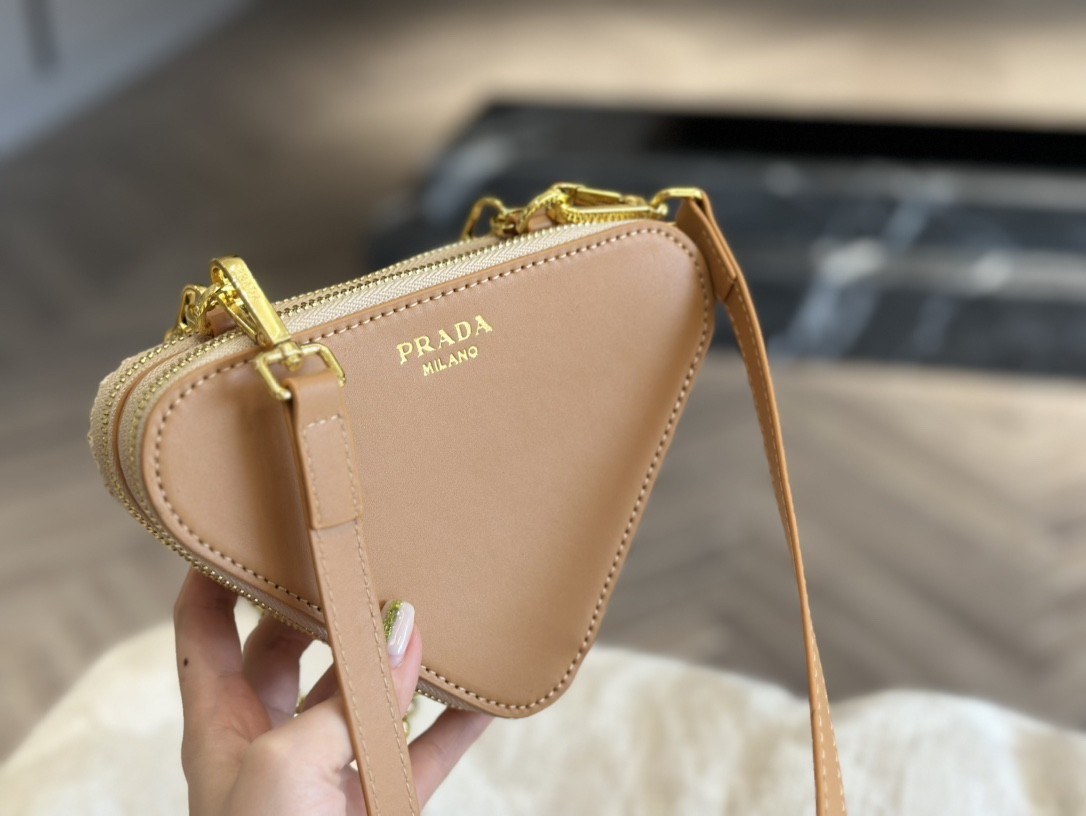 【PRADA旗艦店】プラダ わら編みバッグ クロスボディバッグ 19*13CM-BRAND OFF