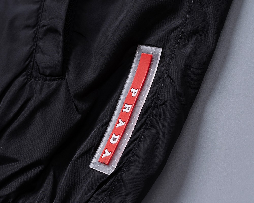 【PRADA旗艦店】プラダ リバーシブルジャケット ご好評に付き再入荷！-BRAND OFF