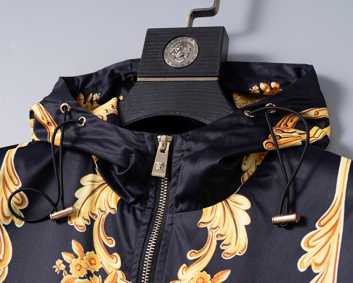【VERSACE旗艦店】ヴェルサーチ ジャケット 、ご好評に付き再入荷！-BRAND OFF