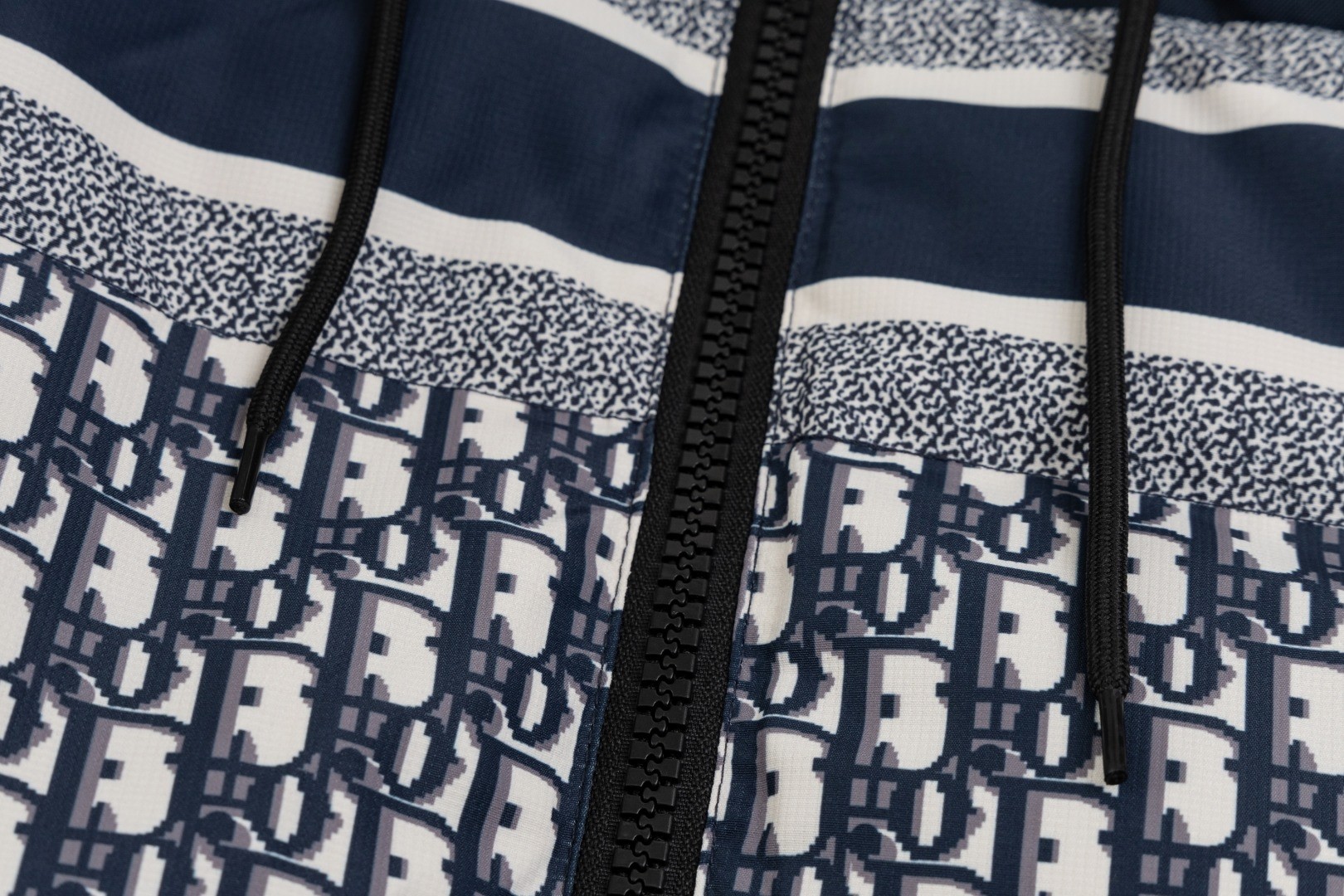 【DIOR公式 旗艦店】（ディオール ） ダウンジャケット、ご好評に付き再入荷！-BRAND OFF