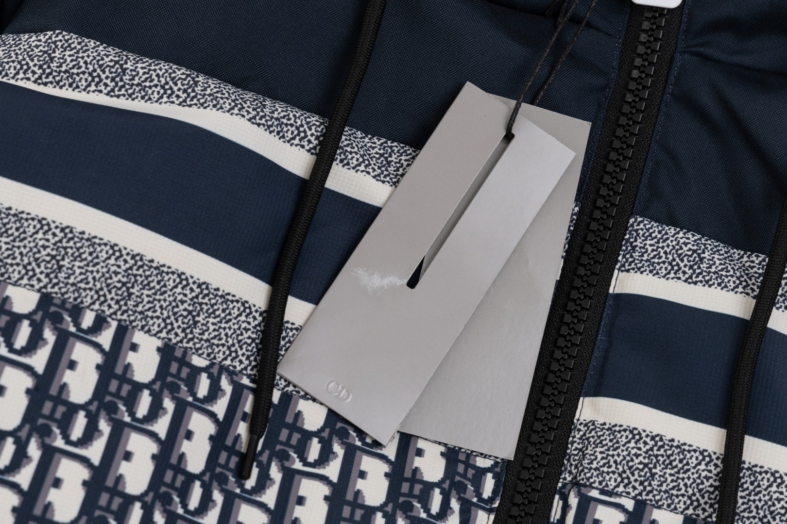 【DIOR公式 旗艦店】（ディオール ） ダウンジャケット、ご好評に付き再入荷！-BRAND OFF