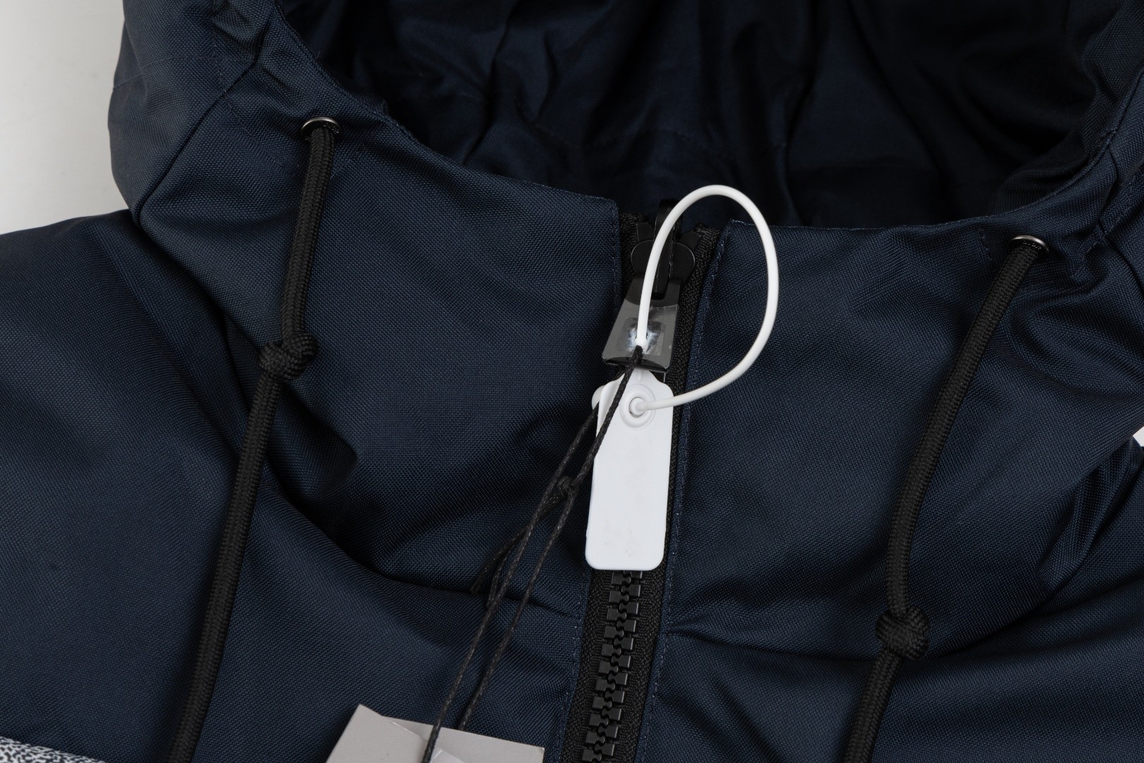 【DIOR公式 旗艦店】（ディオール ） ダウンジャケット、ご好評に付き再入荷！-BRAND OFF