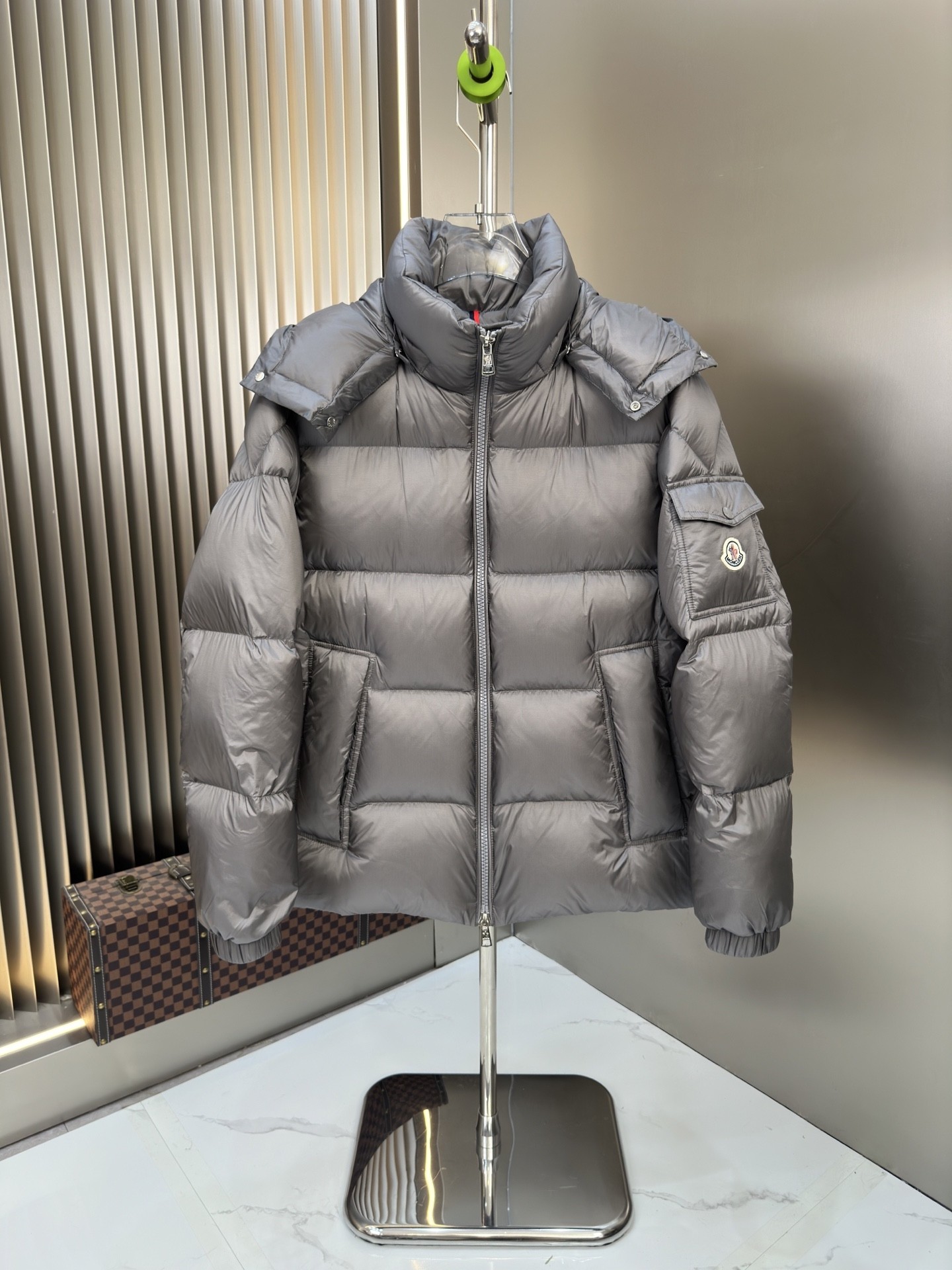 【MONCLER 公式旗艦店】モンクレール ダウンジャケット ご好評に付き再入荷！-BRAND OFF