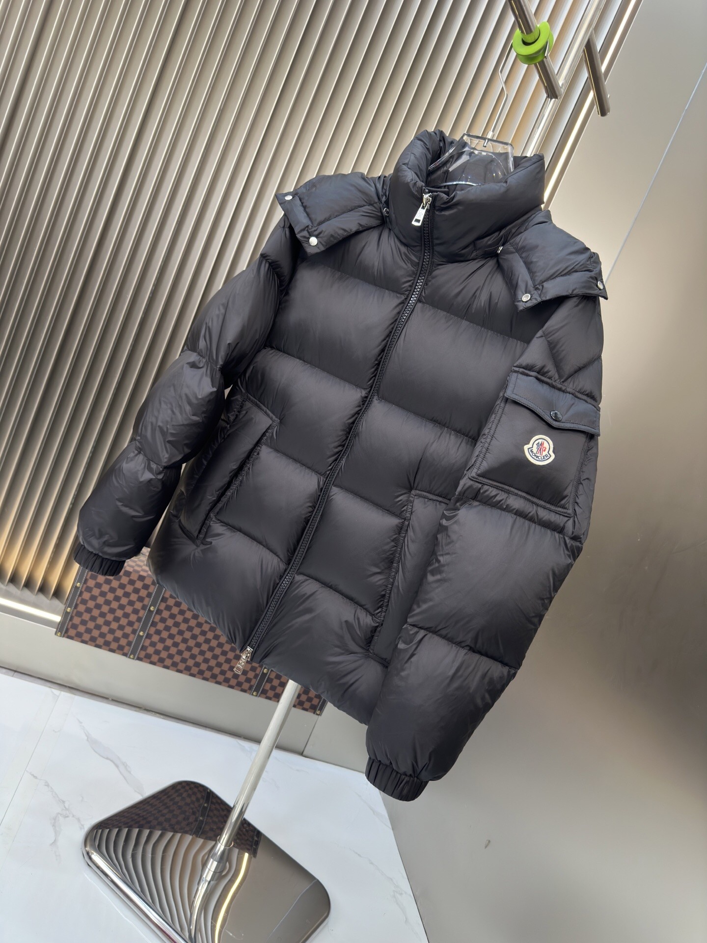 【MONCLER 公式旗艦店】モンクレール ダウンジャケット ご好評に付き再入荷！-BRAND OFF