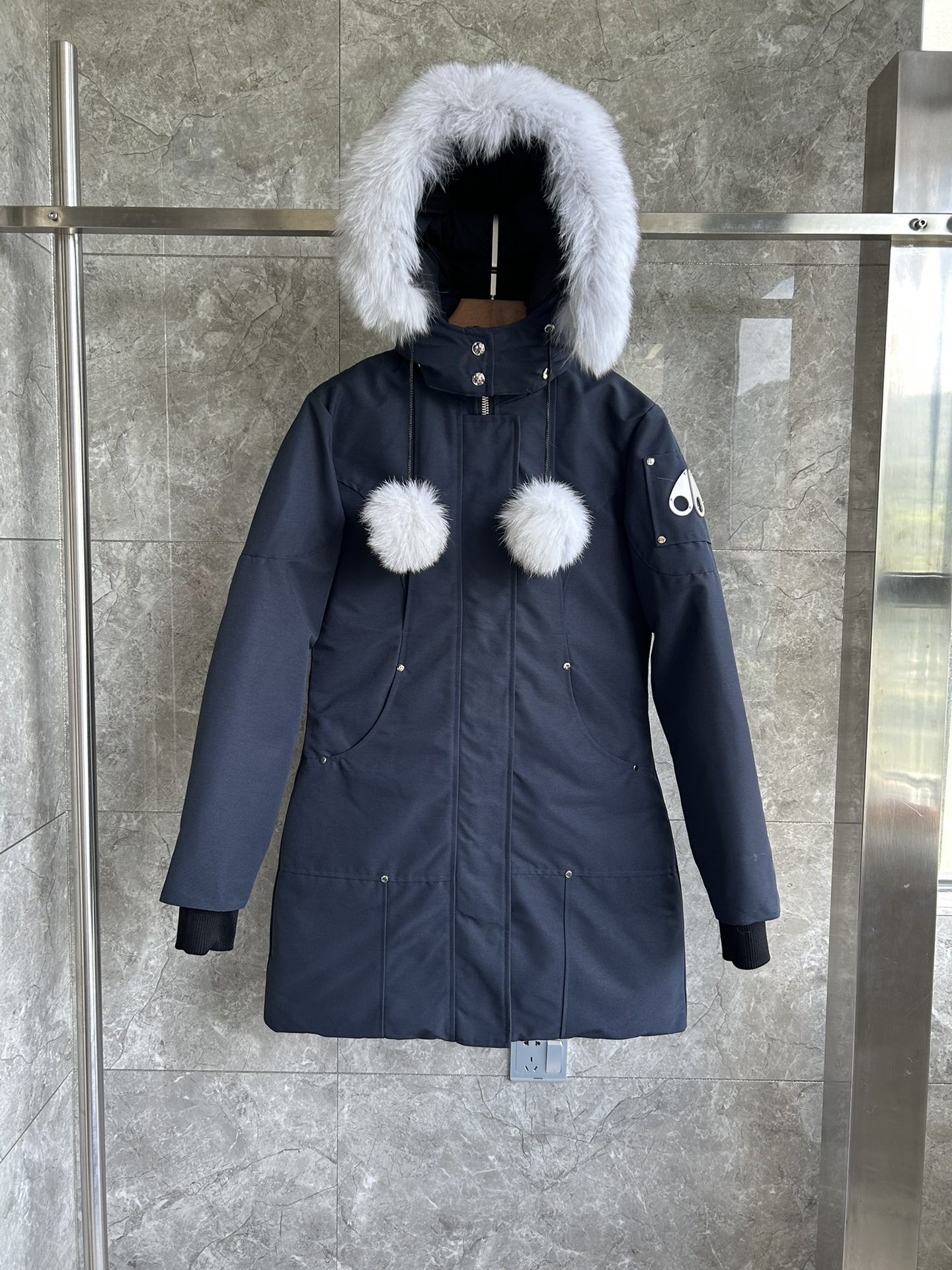 【MOOSE KNUCKLES 公式旗艦店】レディース ロングダウンジャケット ご好評に付き再入荷！-BRAND OFF