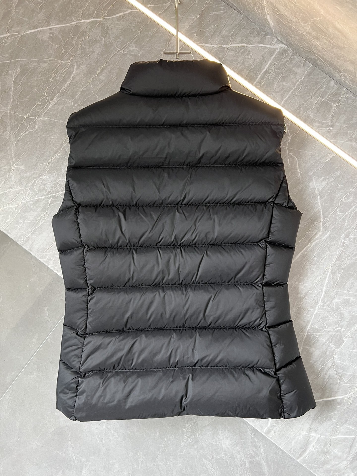 【MONCLER旗艦店】（モンクレール）ダウンベスト ご好評に付き再入荷！！-BRAND OFF