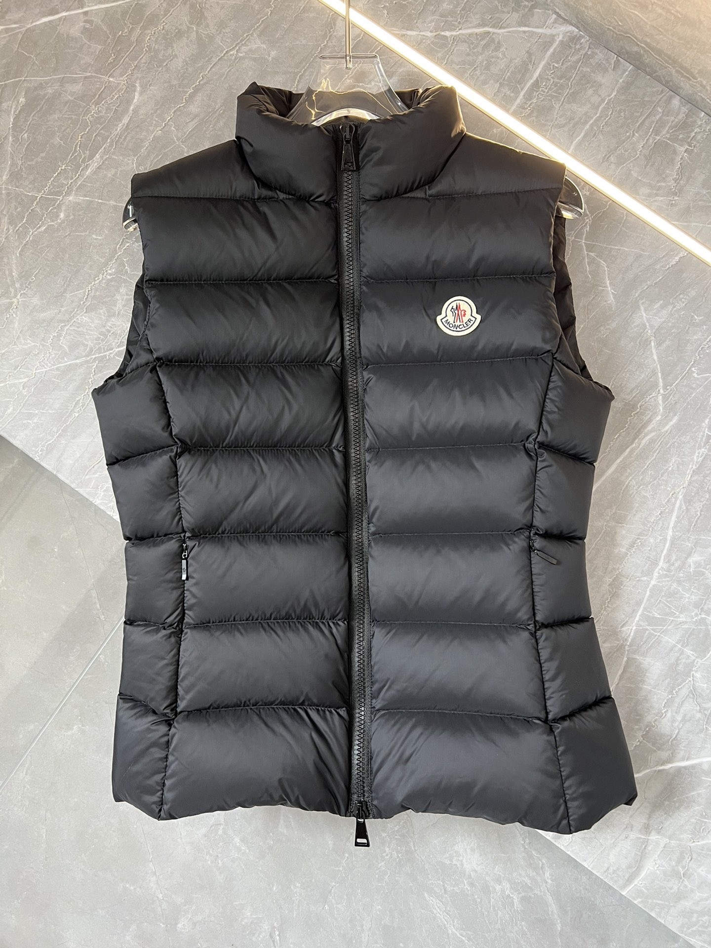 【MONCLER旗艦店】（モンクレール）ダウンベスト ご好評に付き再入荷！！-BRAND OFF