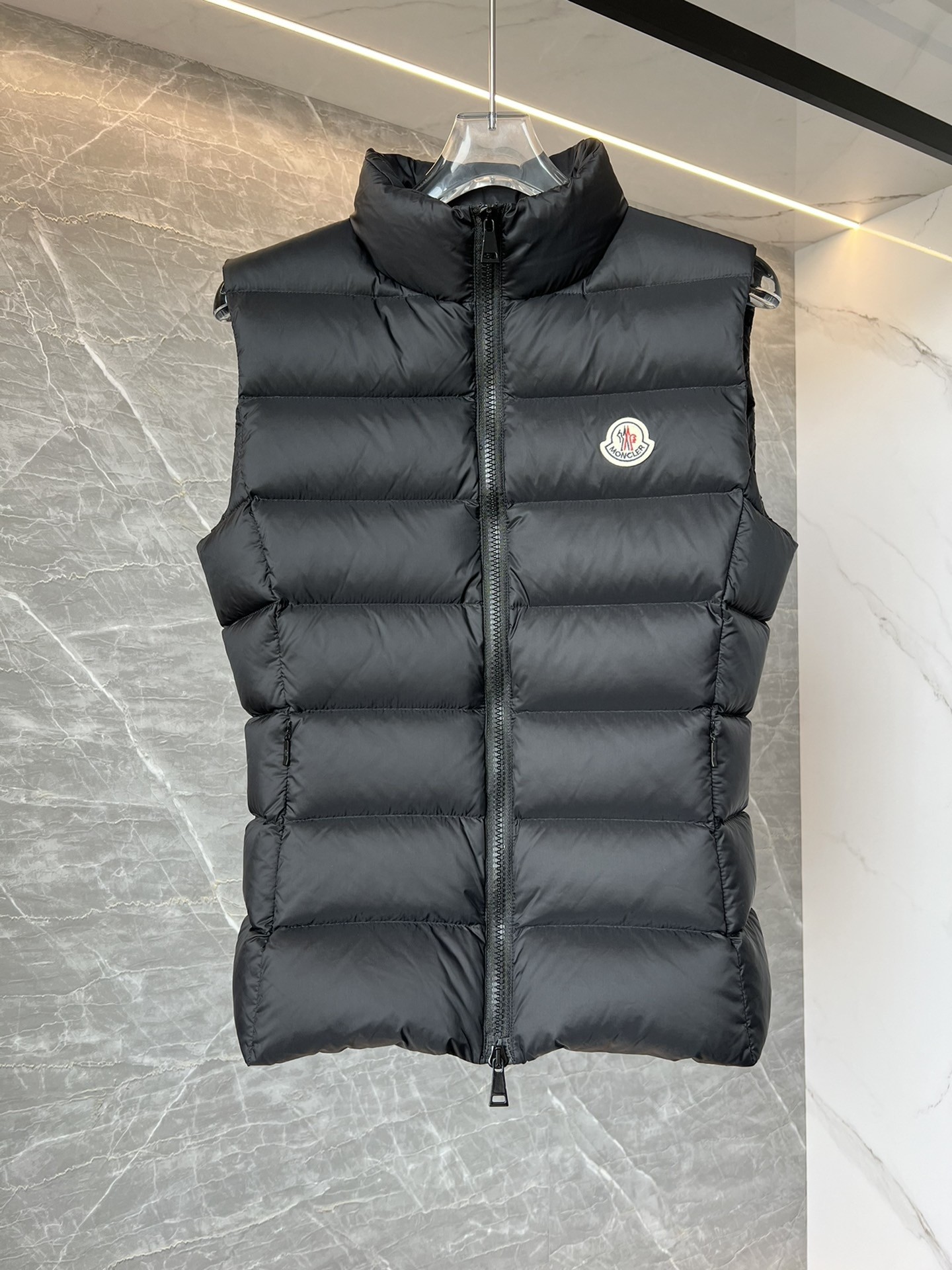 【MONCLER旗艦店】（モンクレール）ダウンベスト ご好評に付き再入荷！！-BRAND OFF