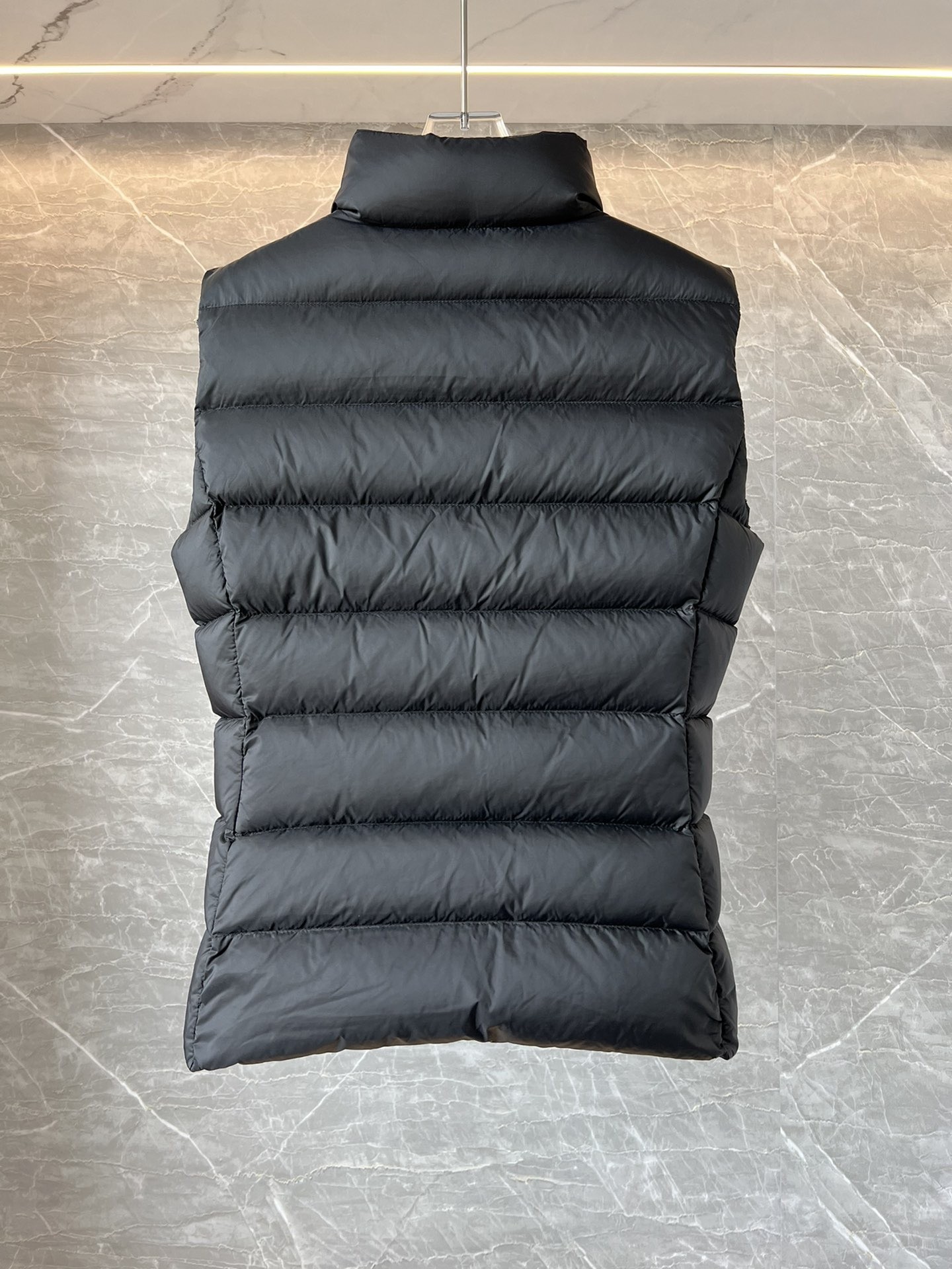 【MONCLER旗艦店】（モンクレール）ダウンベスト ご好評に付き再入荷！！-BRAND OFF