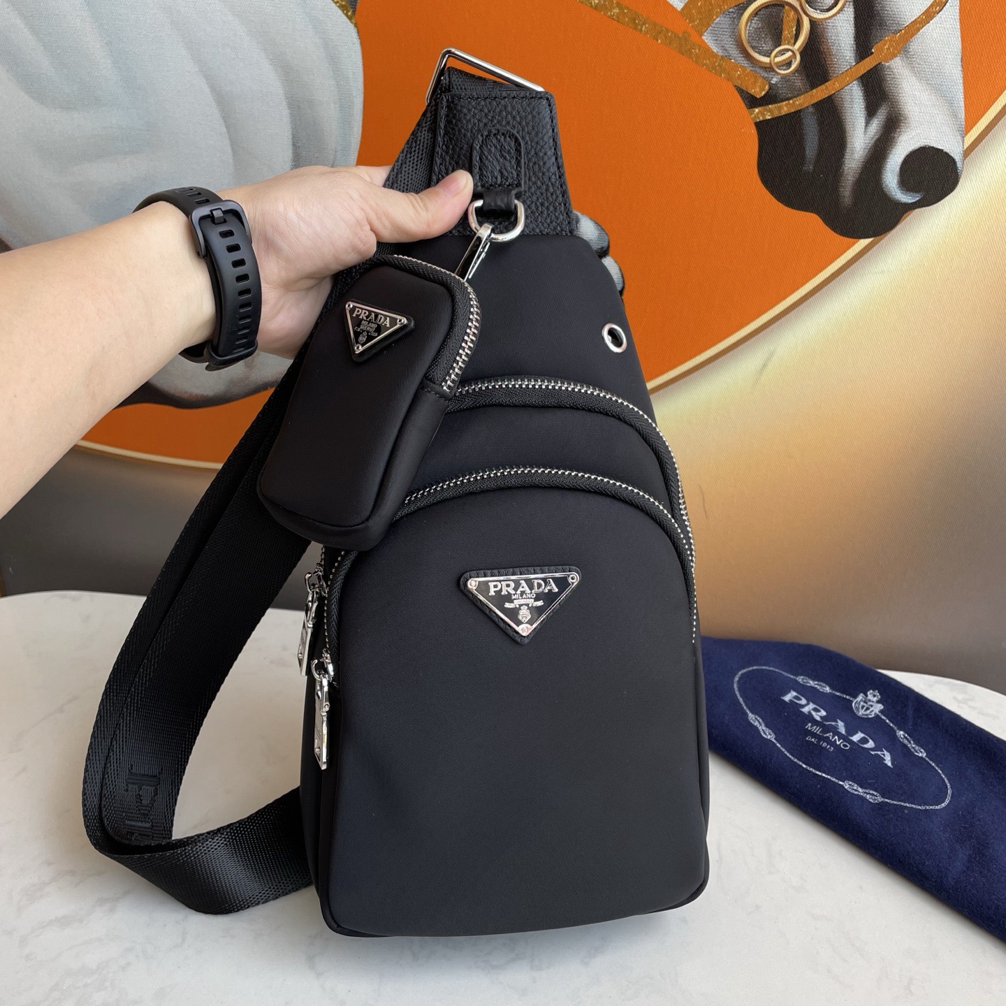 【 PRADA 公式旗艦店】プラダ 胸ポケット 当日出荷 好評に付き再入荷！27*18*7CM