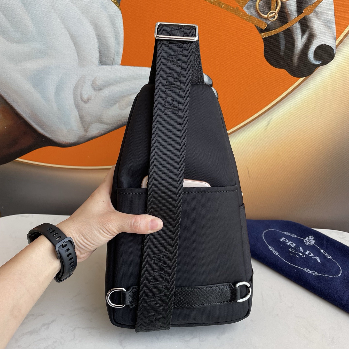 【 PRADA 公式旗艦店】プラダ 胸ポケット 当日出荷 好評に付き再入荷！27*18*7CM