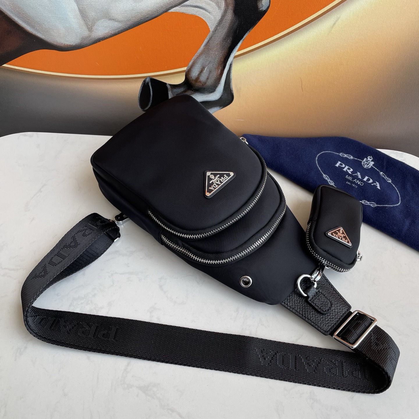 【 PRADA 公式旗艦店】プラダ 胸ポケット 当日出荷 好評に付き再入荷！27*18*7CM