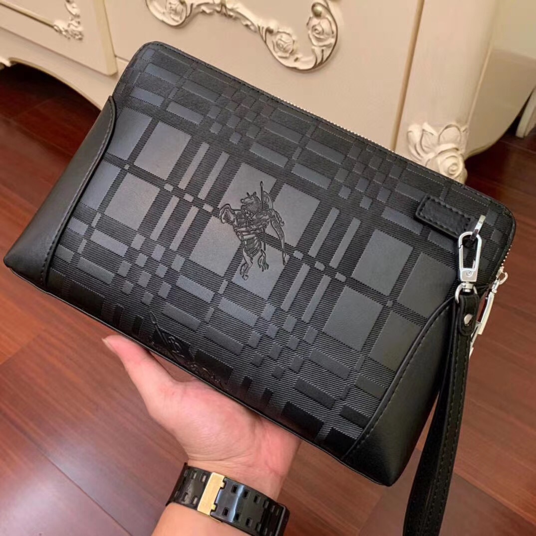 【BURBERRY 公式旗艦店】バーバリー クラッチバッグ 当日出荷 好評に付き再入荷！26*17*3CM-BRAND OFF