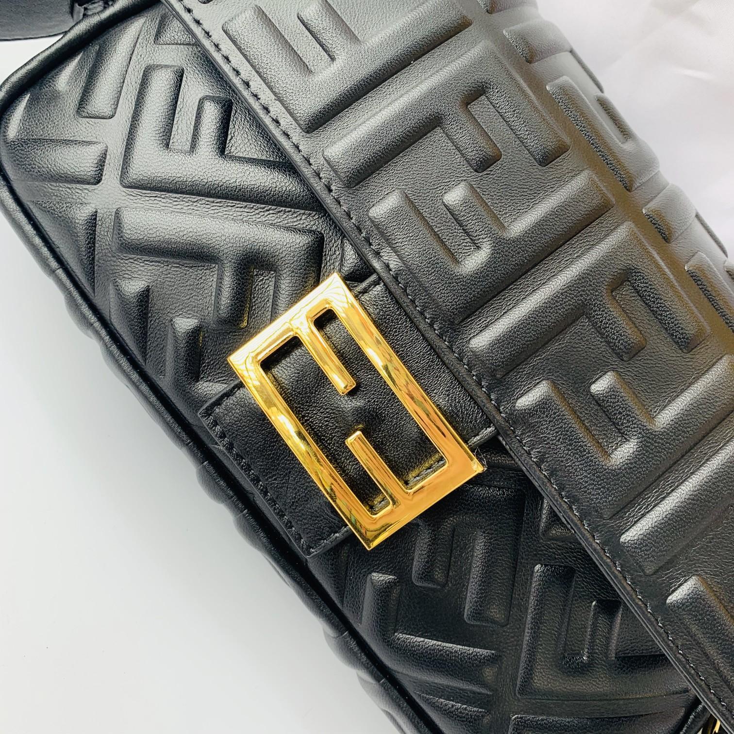 FENDI（フェンディ） メッセンジャーバッグ 26X14X4 CM-BRAND OFF