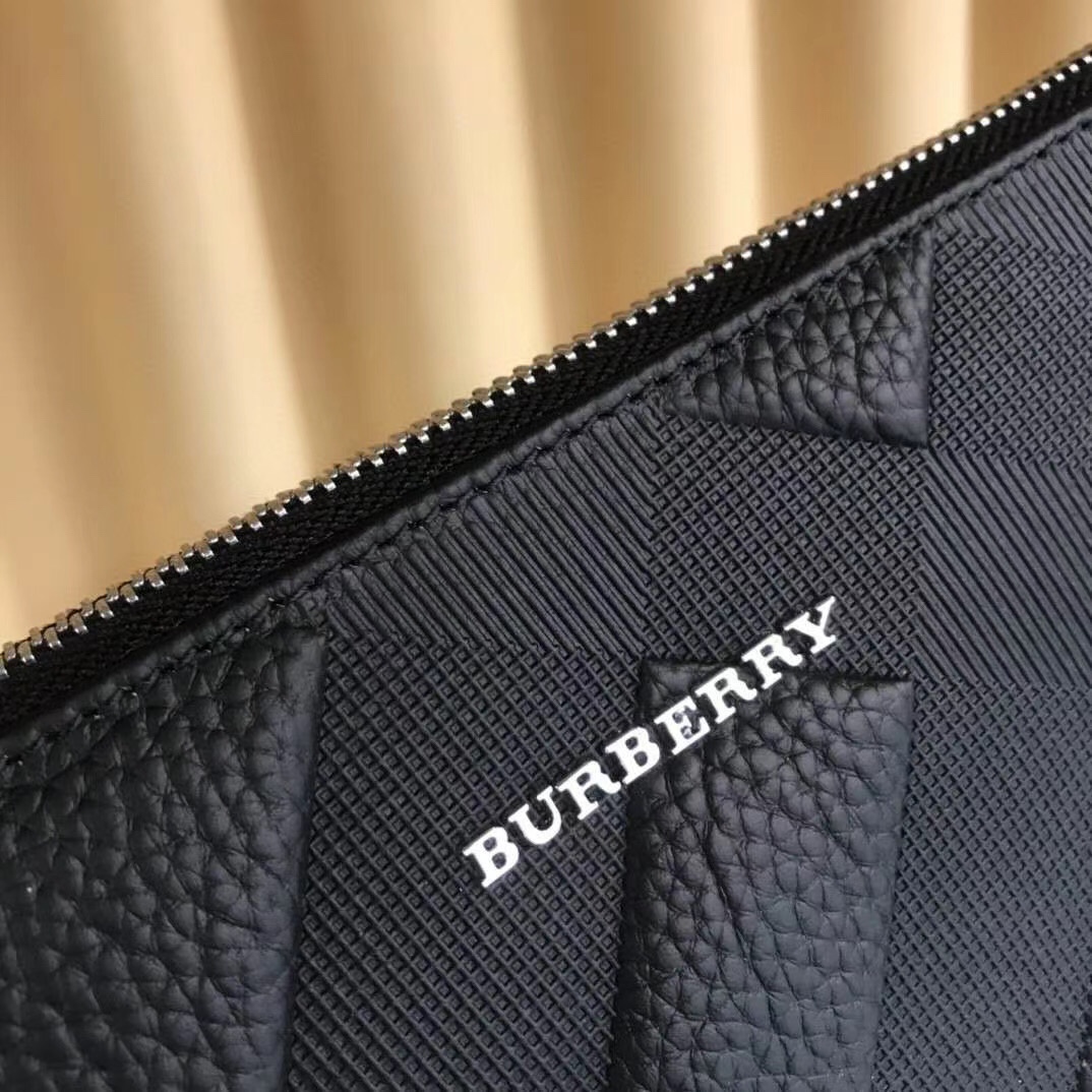 【BURBERRY 公式旗艦店】バーバリー クラッチバッグ 当日出荷 好評に付き再入荷！26*17*3CM-BRAND OFF