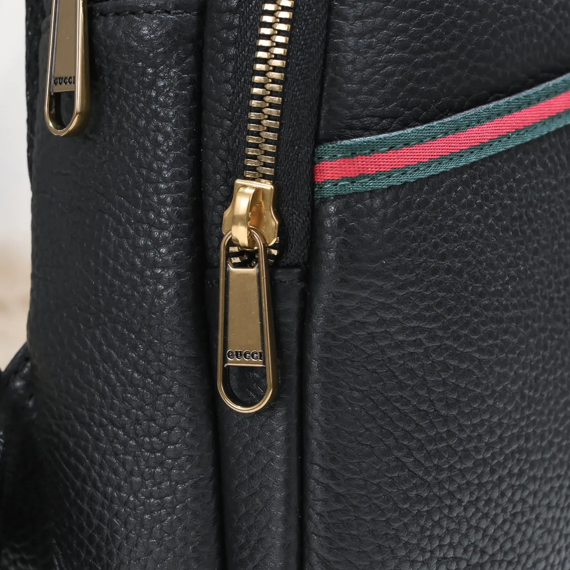 【GUCCI 公式 旗艦店】グッチ 胸ポケット当日出荷 好評に付き再入荷！27*18*7CM-BRAND OFF